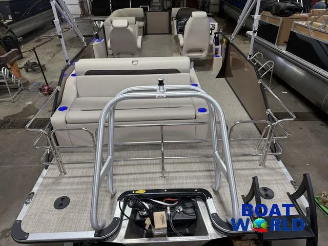 Slide: The Image of Bentley Pontoons Legacy 223 Swingback Tritoon & Honda 4-Stroke EFI 2025 - 7