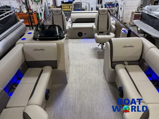 Slide: The Image of Bentley Pontoons Legacy 223 Swingback Tritoon & Honda 4-Stroke EFI 2025 - 8