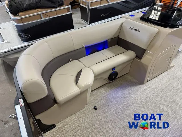 Slide: The Image of Bentley Pontoons Legacy 223 Swingback Tritoon & Honda 4-Stroke EFI 2025 - 9