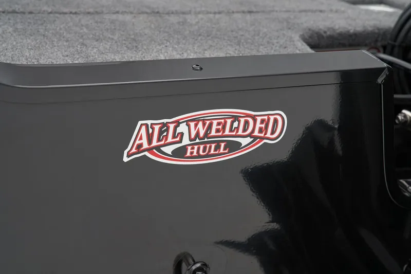 Slide: The Image of Tracker Pro Guide V-175 WT 2025 - 75