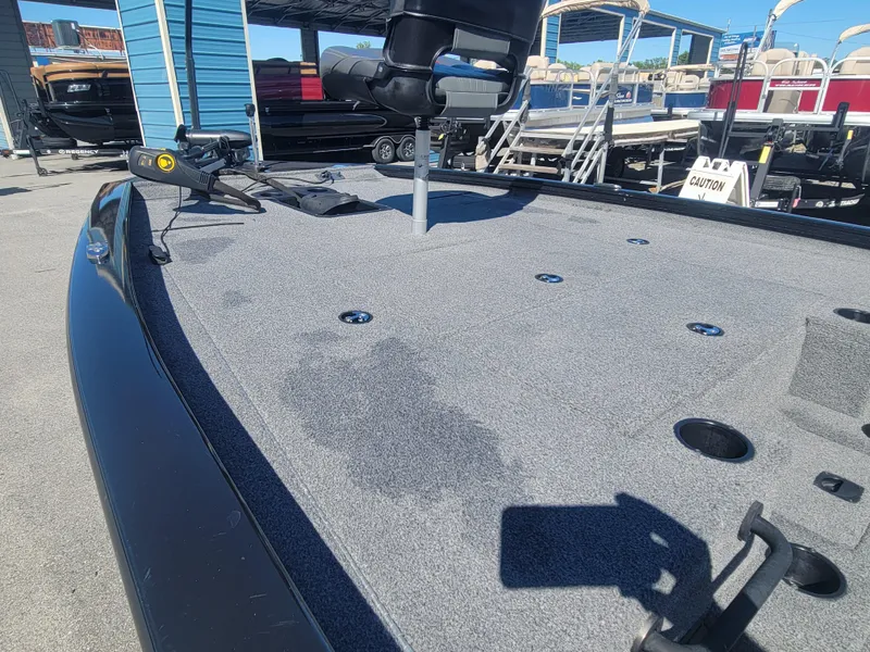 Slide: The Image of 2021 Tracker Pro Team 195 TXW boat deck with fishing seat and equipment. - 10
