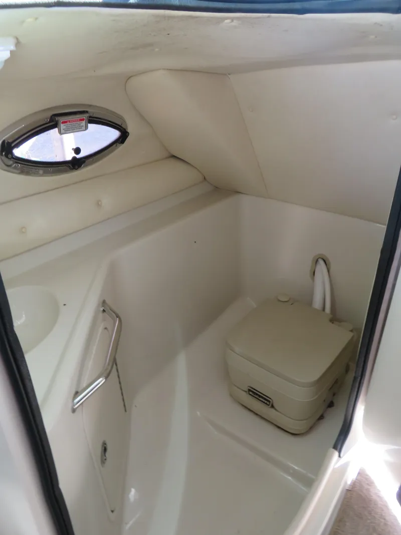 Slide: The Image of Sea Ray 240 Sundeck 2006 - 10