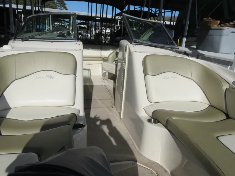 Slide: The Image of Sea Ray 240 Sundeck 2006 - 4