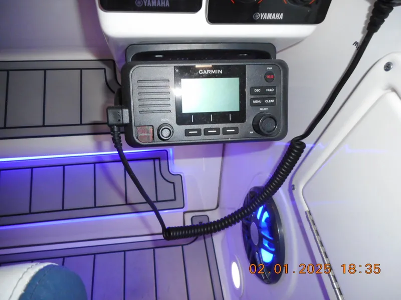 Slide: The Image of Garmin VHF - 18