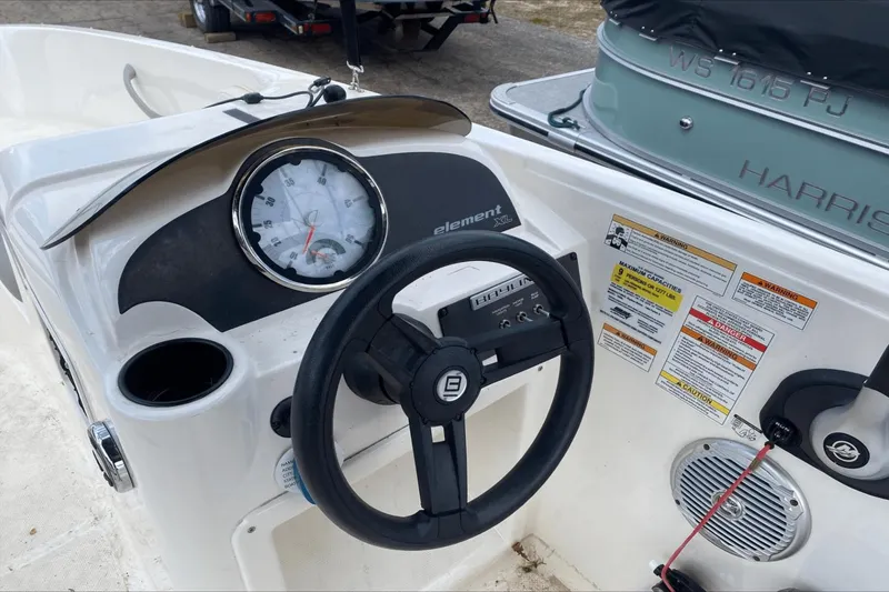 Slide: The Image of Bayliner 180EXL 2016 - 14