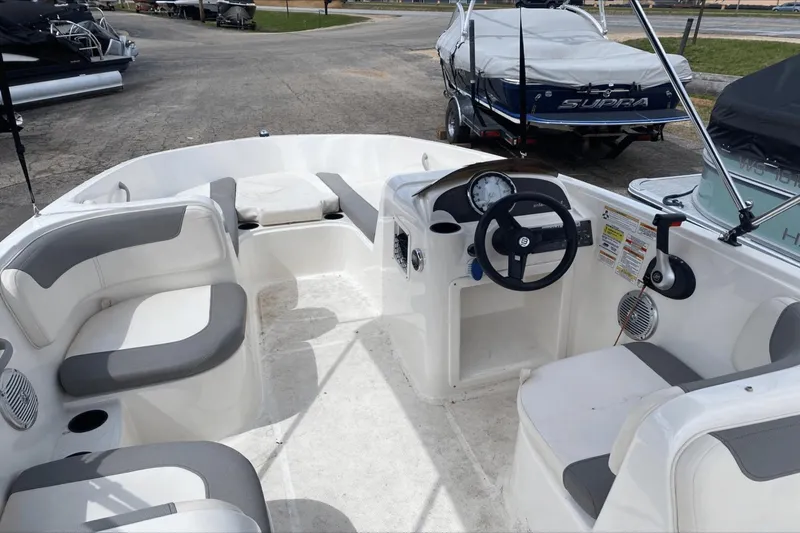 Slide: The Image of Bayliner 180EXL 2016 - 2