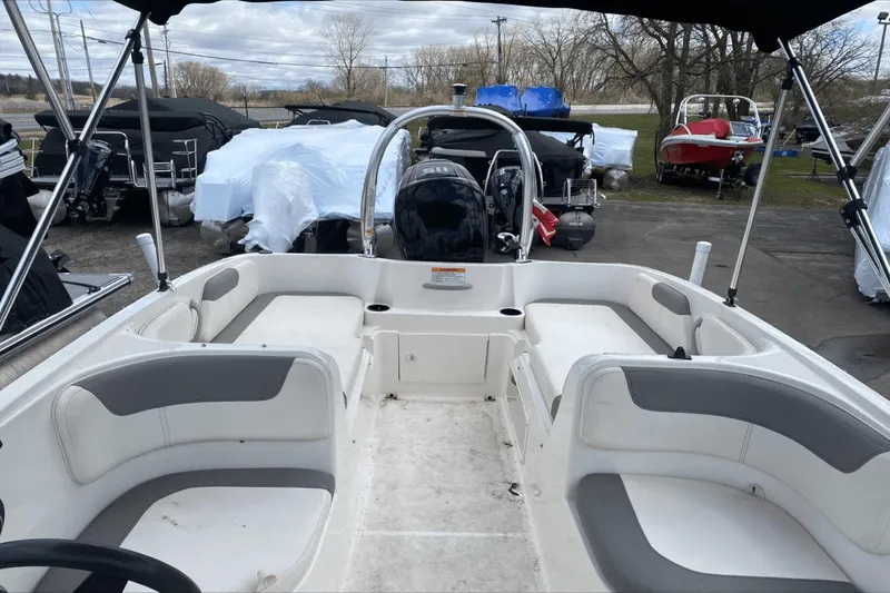 Slide: The Image of Bayliner 180EXL 2016 - 6