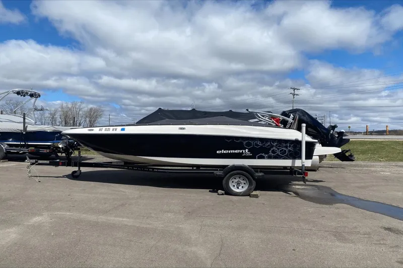 Slide: The Image of Bayliner 180EXL 2016 - 7