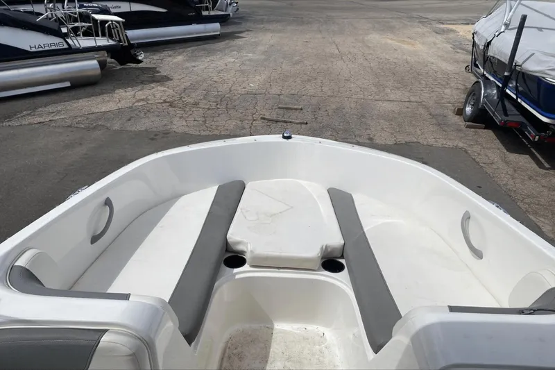 Slide: The Image of Bayliner 180EXL 2016 - 9