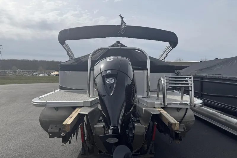 Slide: The Image of Avalon LSZ2185QL 2024 - 1