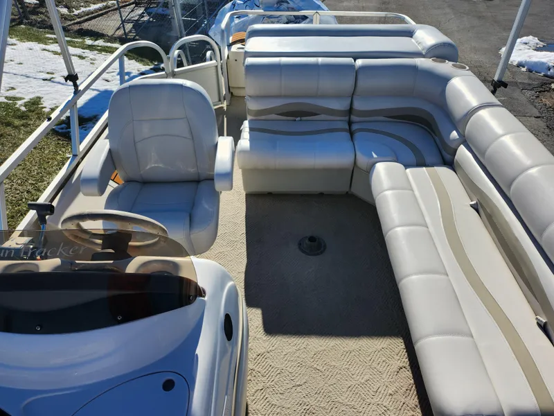 Slide: The Image of Sun Tracker FISHIN' BARGE 21 Signature Series 2010 - 11