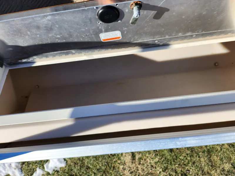 Slide: The Image of Sun Tracker FISHIN' BARGE 21 Signature Series 2010 - 14