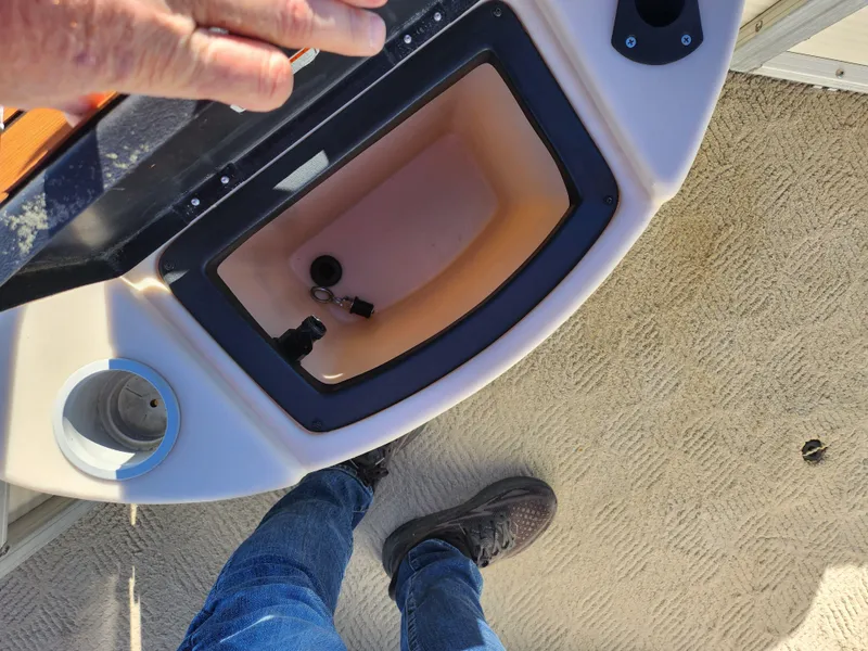 Slide: The Image of Sun Tracker FISHIN' BARGE 21 Signature Series 2010 - 16