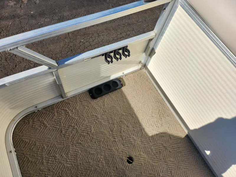 Slide: The Image of Sun Tracker FISHIN' BARGE 21 Signature Series 2010 - 17