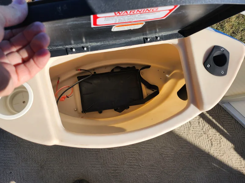 Slide: The Image of Sun Tracker FISHIN' BARGE 21 Signature Series 2010 - 23