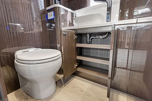 Slide: The Image of Galeon 640 Fly 2026 - 18