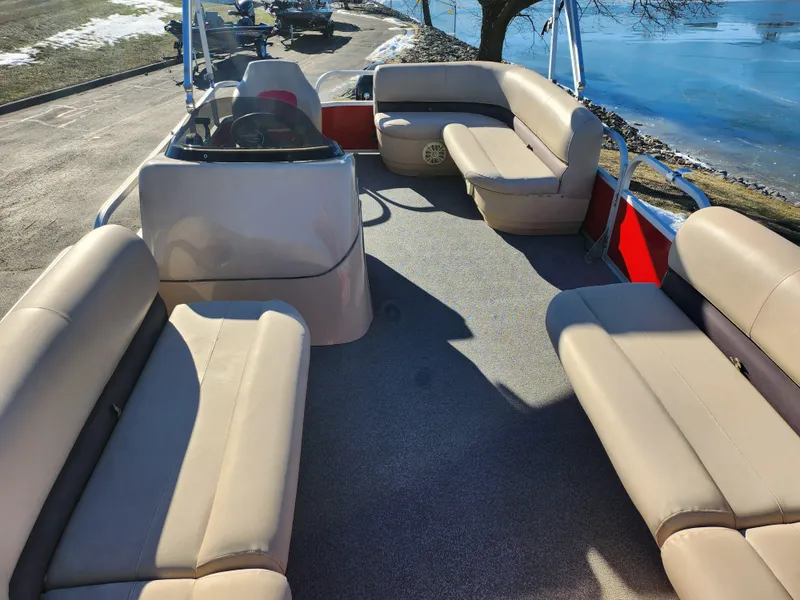 Slide: The Image of Sun Tracker Party Barge 18 DLX 2017 - 11