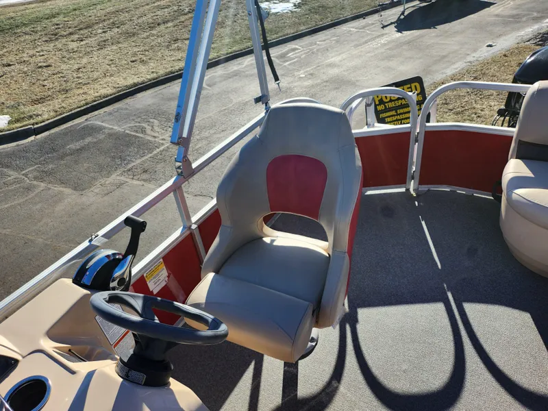 Slide: The Image of Sun Tracker Party Barge 18 DLX 2017 - 13