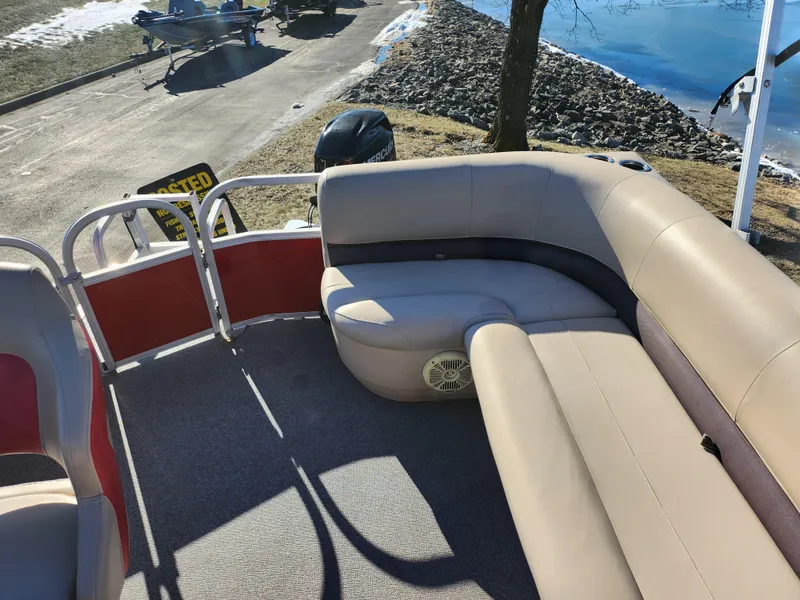 Slide: The Image of Sun Tracker Party Barge 18 DLX 2017 - 14