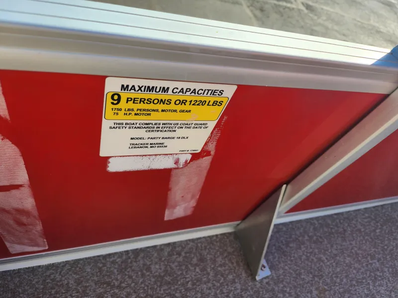 Slide: The Image of Sun Tracker Party Barge 18 DLX 2017 - 15