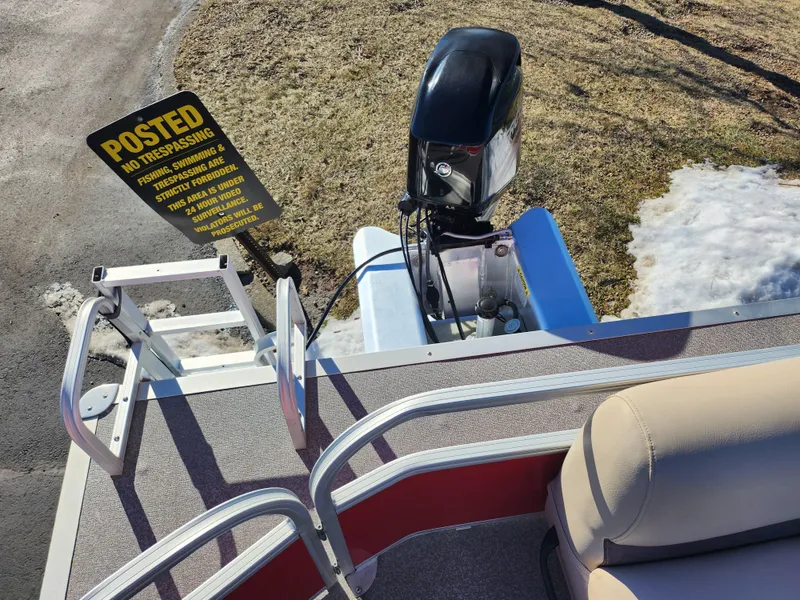 Slide: The Image of Sun Tracker Party Barge 18 DLX 2017 - 16