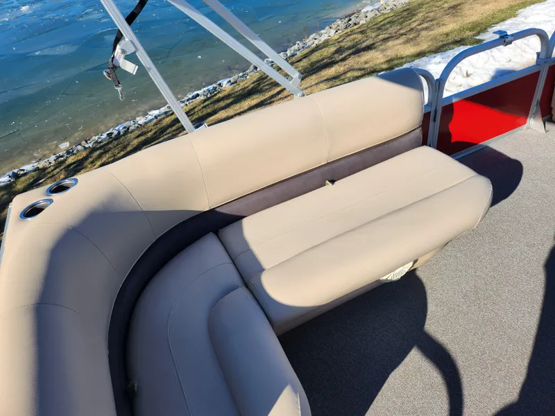 Slide: The Image of Sun Tracker Party Barge 18 DLX 2017 - 17