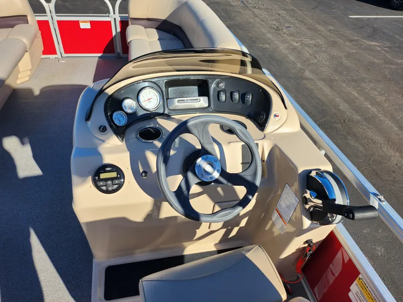 Slide: The Image of Sun Tracker Party Barge 18 DLX 2017 - 19