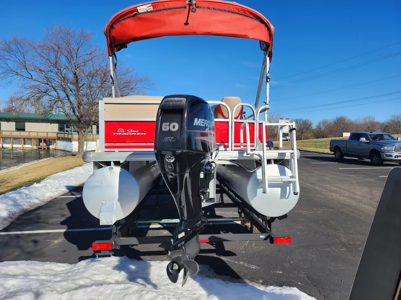 Slide: The Image of Sun Tracker Party Barge 18 DLX 2017 - 4