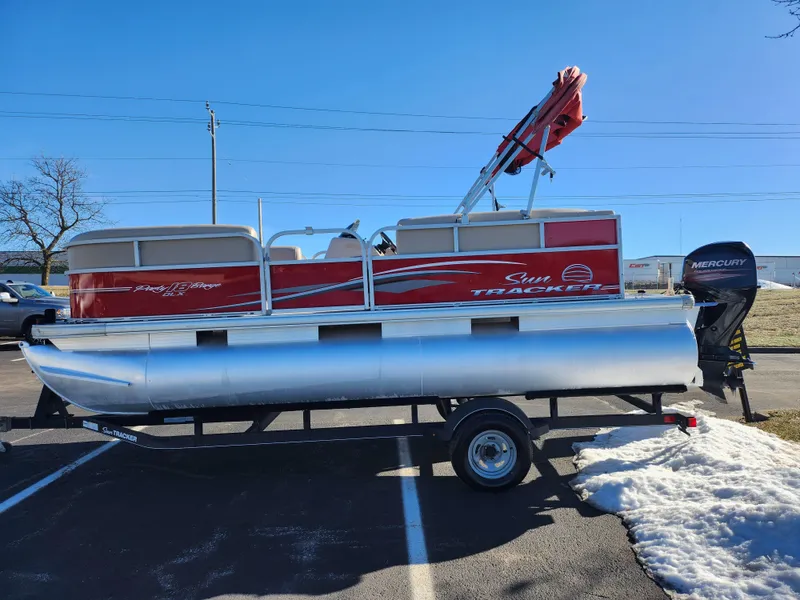 Slide: The Image of Sun Tracker Party Barge 18 DLX 2017 - 6