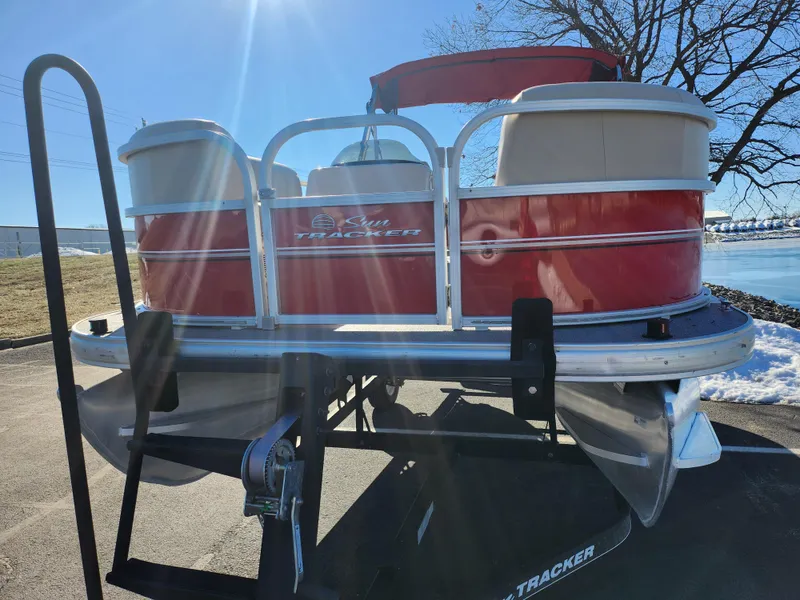 Slide: The Image of Sun Tracker Party Barge 18 DLX 2017 - 8