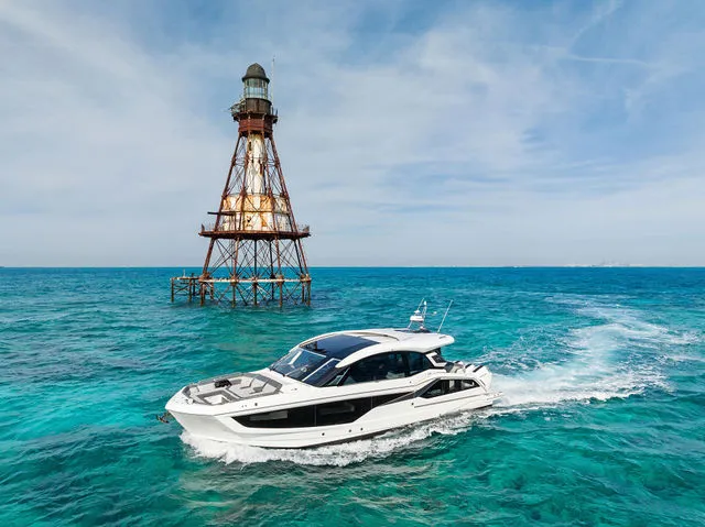 Slide: The Image of Galeon 435 GTO 2025 - 17