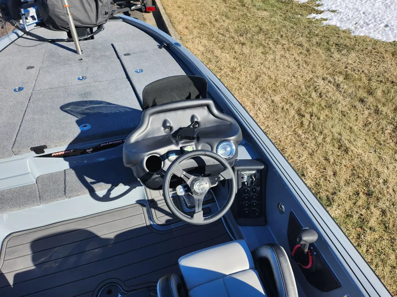 Slide: The Image of Phoenix Bass Boat 920 Elite II 2023 - 12