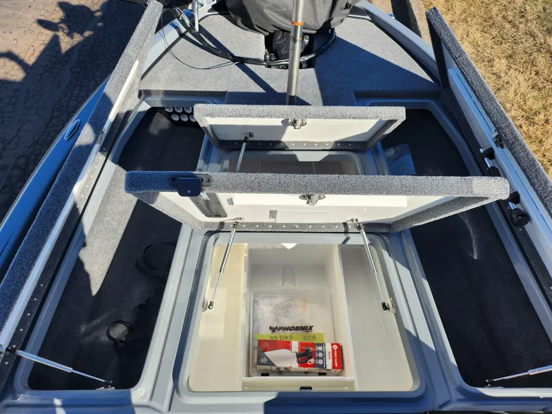 Slide: The Image of Phoenix Bass Boat 920 Elite II 2023 - 15