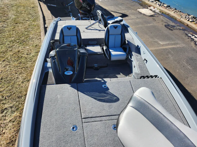 Slide: The Image of Phoenix Bass Boat 920 Elite II 2023 - 18