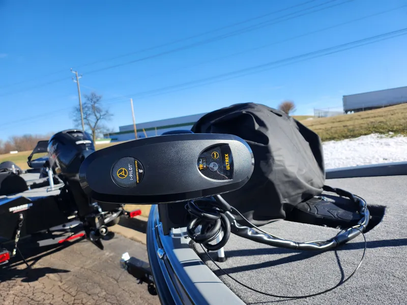 Slide: The Image of Phoenix Bass Boat 920 Elite II 2023 - 5