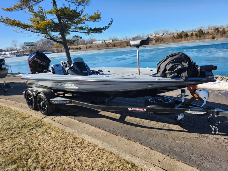 Slide: The Image of Phoenix Bass Boat 920 Elite II 2023 - 9