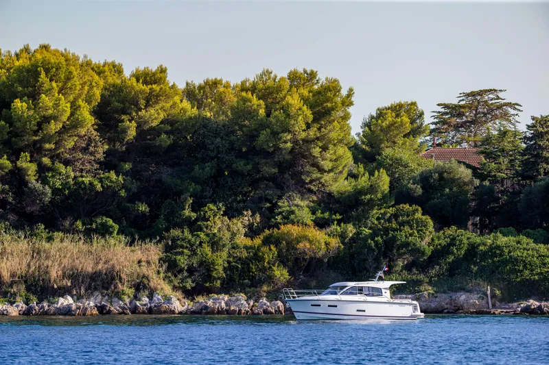 Slide: The Image of Nimbus 305 Coupe - 21