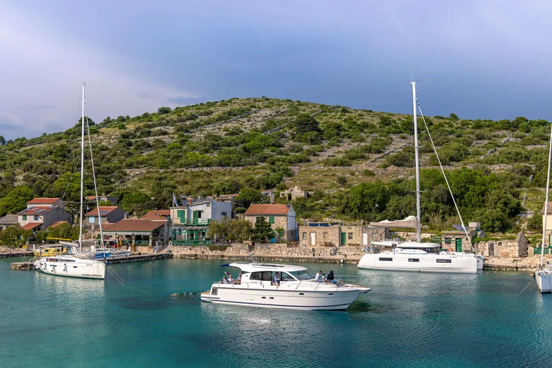 Slide: The Image of Nimbus 405 Coupé 2025 - 13