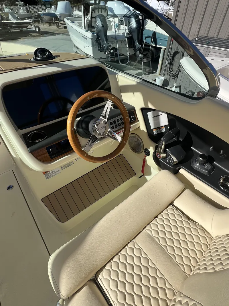 Slide: The Image of Chris-Craft Calypso 28 2025 - 9