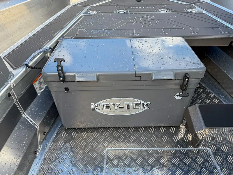 Slide: The Image of Stabi-Craft 1550 Frontier 2025 - 12