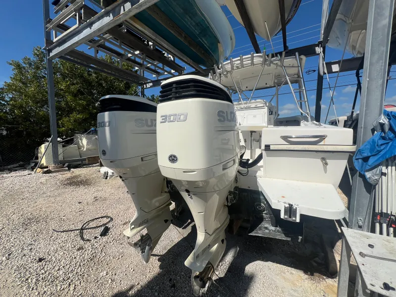 Slide: The Image of Ocean Master 31 Center Console 2002 - 14