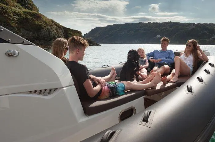 Slide: The Image of Forward Seating (Stock Photo) - 3