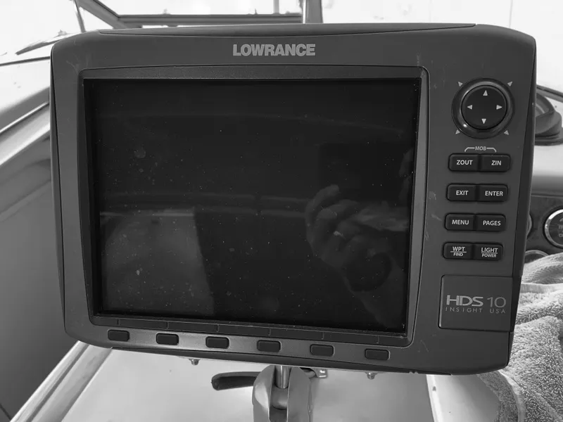 Slide: The Image of Lowrance HDS-10 marine display on 2000 Sea Ray 290 Amberjack boat. - 13