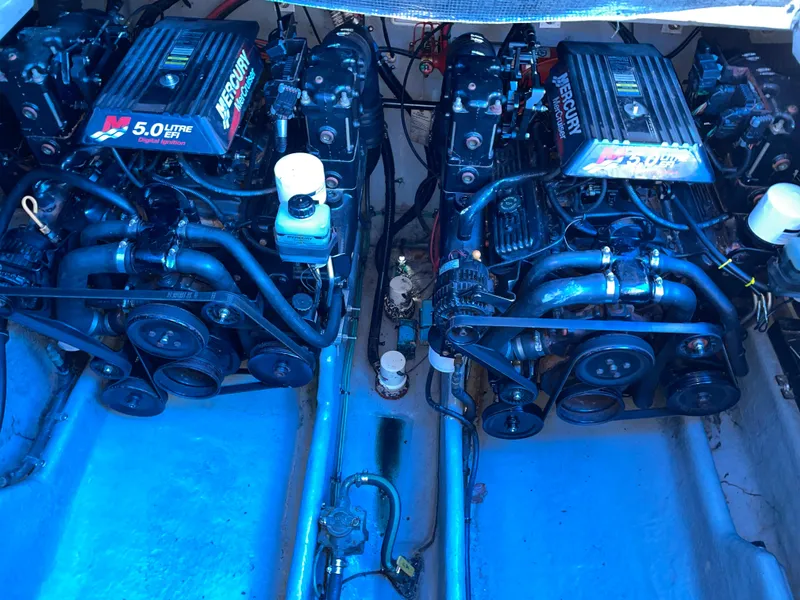 Slide: The Image of Twin MerCruiser 5.0L engines in a 2000 Sea Ray 290 Amberjack boat. - 7