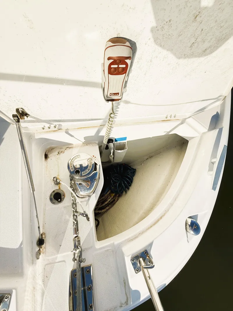 Slide: The Image of 2021 Jeanneau NC 895 boat deck with anchor chain and winch system. - 31
