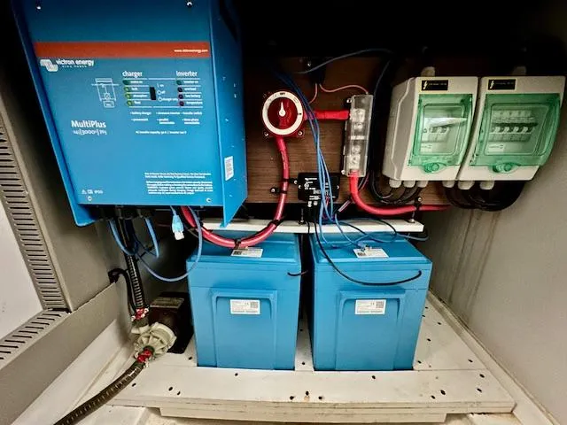 Slide: The Image of Electrical system of a 2019 Beneteau Antares 27 boat with batteries and inverter. - 11