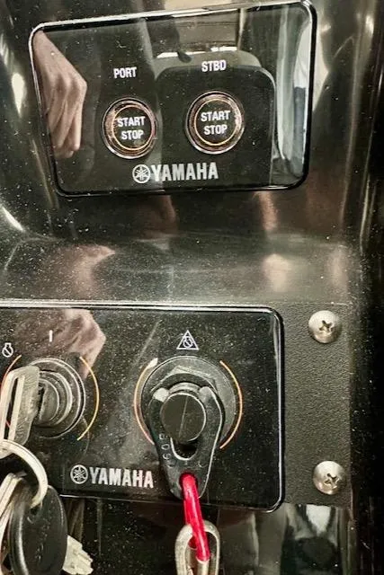 Slide: The Image of Yamaha engine controls on a 2019 Beneteau Antares 27 boat dashboard. - 20