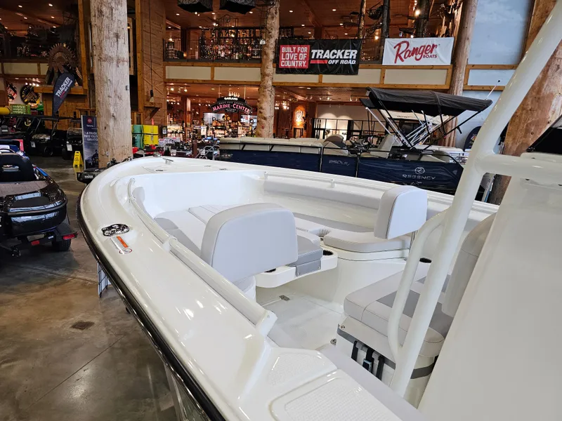 Slide: The Image of Mako 214 Center Console 2025 - 104