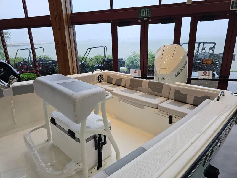 Slide: The Image of Mako 214 Center Console 2025 - 106