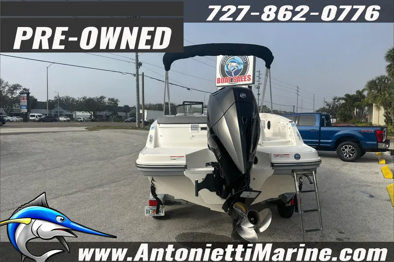 Slide: The Image of Pre-owned 2022 Bayliner VR6 Bowrider OB displayed at Antonietti Marine dealership. - 13